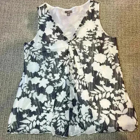 J. Jill women’s size M, flattering twist know detail, lined, sleeveless top - Picture 1 of 8